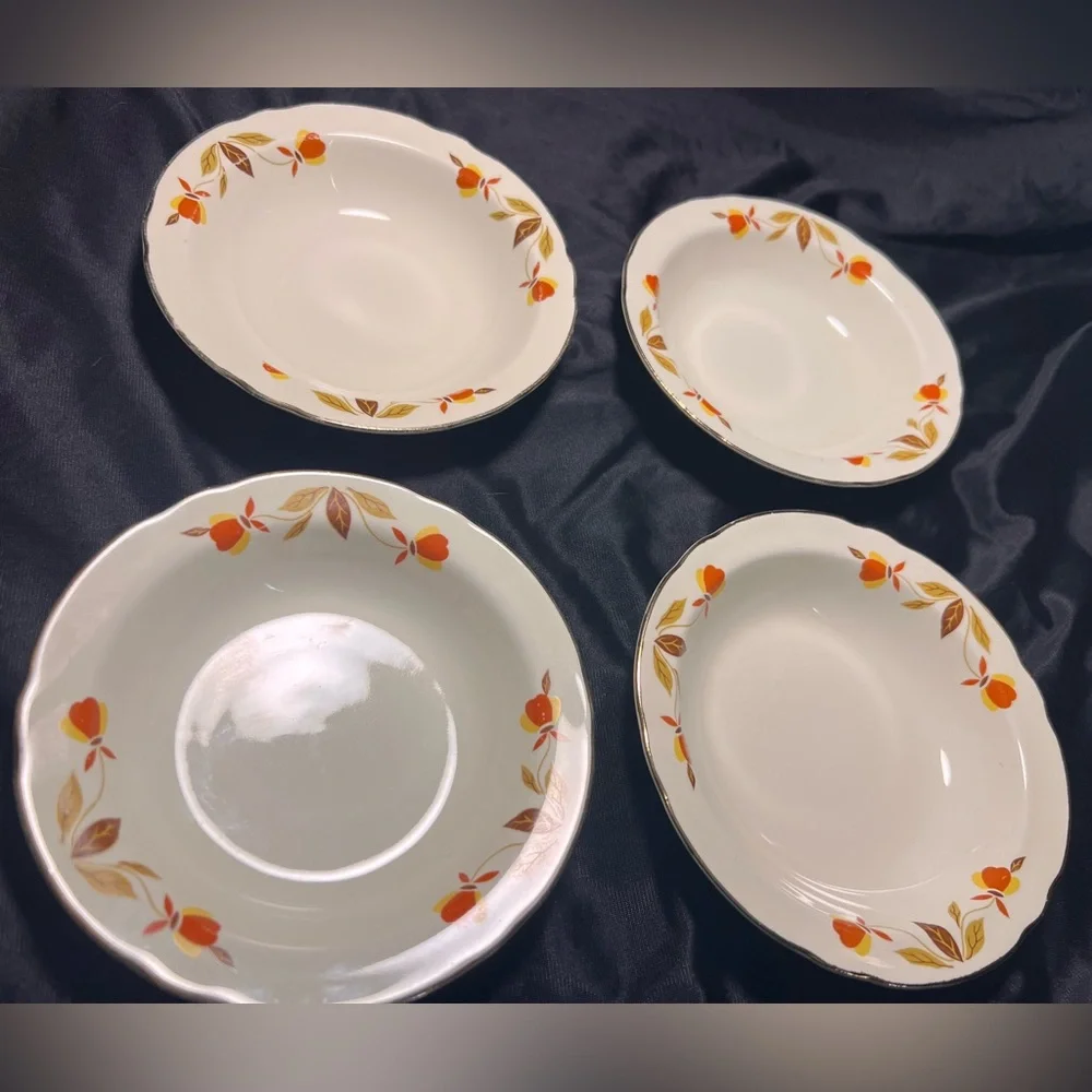 Hall Jewel Tea Autumn Leaf - Set of 4 5 1/2” fruit bowls in excellent condition.
